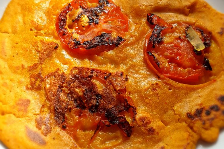 A beautiful way to use up your extra sourdough starter and turn it into tasty, crunchy and savory pancakes.